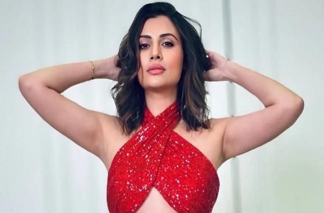 डायरेक्टर ने जबरन किया KISS… ‘बिग बॉस 19’ फेम Actress का चौंकाने वाला खुलासा