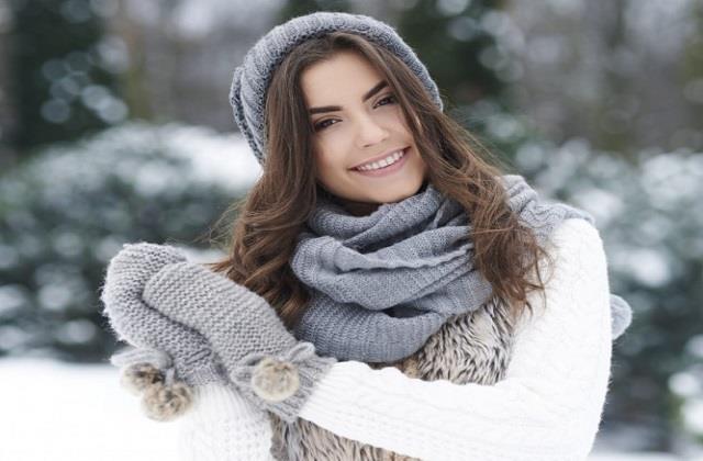 सर्दियों में किस रंग के कपड़े पहनने से कम लगती है ठंड? जानिए इसके पीछे का कारण