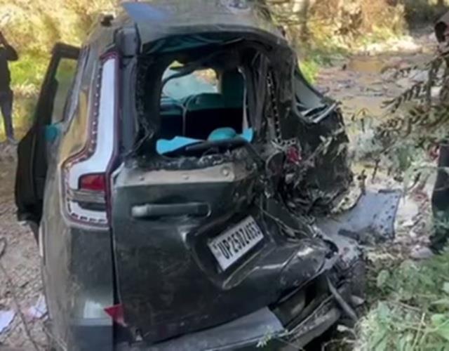 कैंची धाम के दर्शन को जा रही कार गिरी गहरी खाई में, दर्दनाक हादसे में बच्ची समेत 3 की मौत