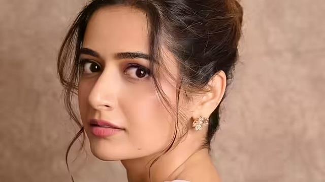 इस फेमस एक्ट्रेस के परिवार में दुख की घड़ी: बहन ने की खुदकुशी