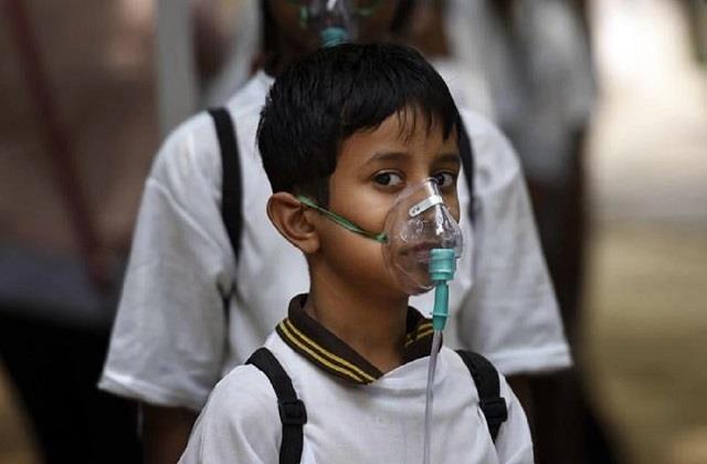 Delhi Air Pollution: सांस लेना हुआ मुश्किल, दिल्ली की हवा बच्चों के लिए बनी जानलेवा