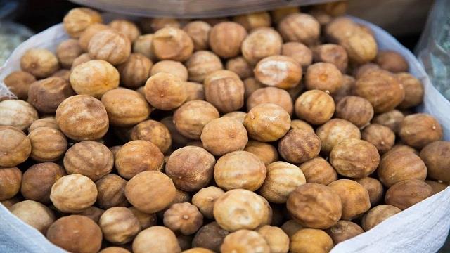 सूखे नींबू को कभी फेंकें नहीं: घर में इन 3 कामों में करेंगे बहुत मदद