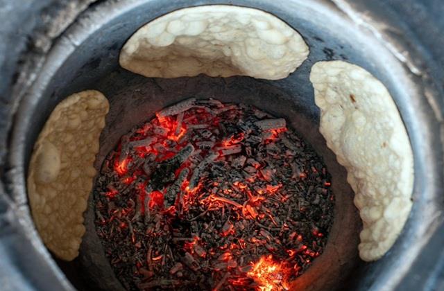 अब दिल्ली में नहीं मिलेगी तंदूरी रोटी और चिकन, सरकार ने तंदूर पर लगाया बैन