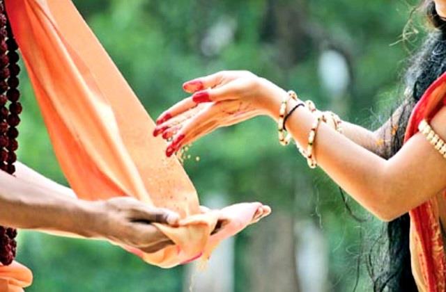 मांगने पर न दें ये चीजें, वरना घर में हो सकता है नुक्सान और बिगड़ सकते हैं ग्रह