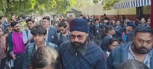 जालंधर में स्कूलों को उड़ाने की धमकी: KMV की प्रिंसिपल को ई-मेल, खाली करवाए गए स्कूल