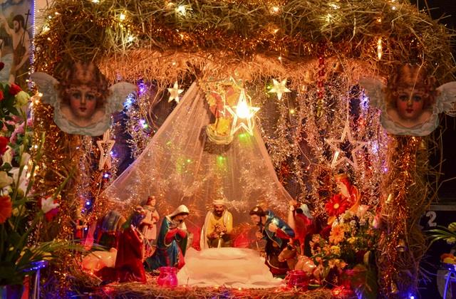 रोशनी से जगमगाई सड़कें, Churches में लाेगों की भीड़... गोवा से लेकर चेन्नई तक कुछ ऐसा मनाया गया क्रिसमस