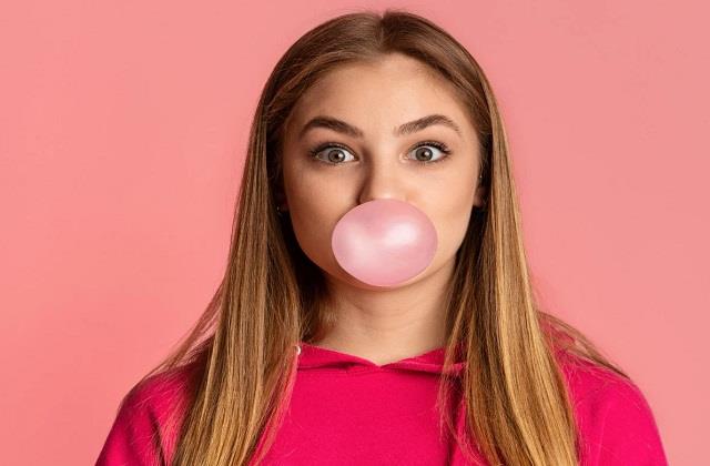 इस देश में भूलकर भी नहीं चबाता कोई chewing gum, पकड़े गए तो मिलती है ये सजा