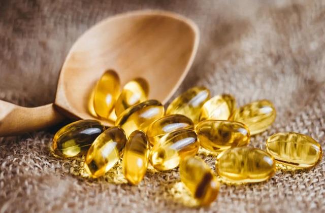 झड़ते और रूखे बालों का रामबाण इलाज है इस Vitamin का Capsule, जानें लगाने का सही तरीका