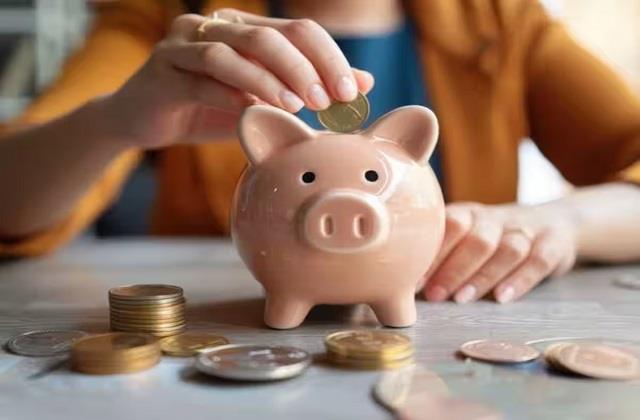 महिलाओं के लिए पैसे बचाने के 5 आसान और स्मार्ट तरीके