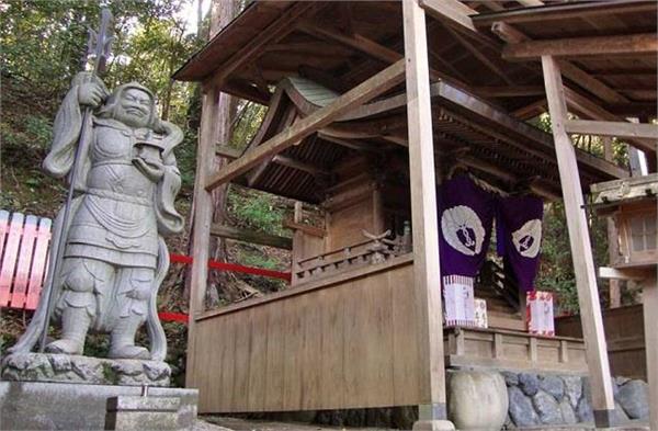 यहां झड़ते बालों के लिए मांगी जाती है दुआ, गंजेपन होता है दुर, जानें कहां है ये अनोखा मंदिर