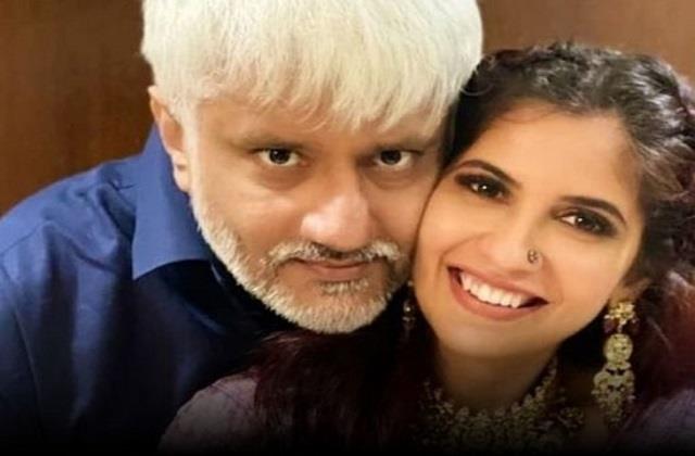 फिल्ममेकर 30 करोड़ की धोखाधड़ी मामले में पत्नी के साथ गिरफ्तार