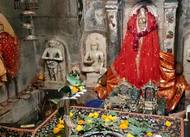 इस मंदिर में शिवलिंग की नहीं भोलेनाथ के अंगूठे की होती है पूजा!