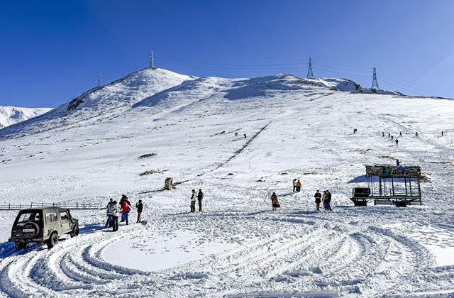 धरती के स्वर्ग में इस बार खासहोगा New Year , सभी की होटल बुकिंग फुल