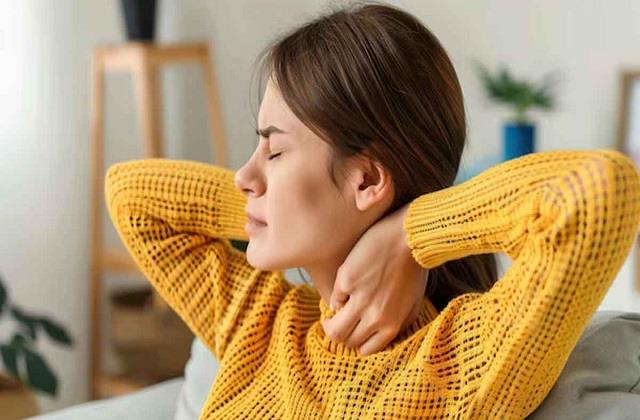सर्दियों में गर्दन और कंधों का दर्द क्यों बढ़ जाता है? जानें कारण और असरदार घरेलू उपाय