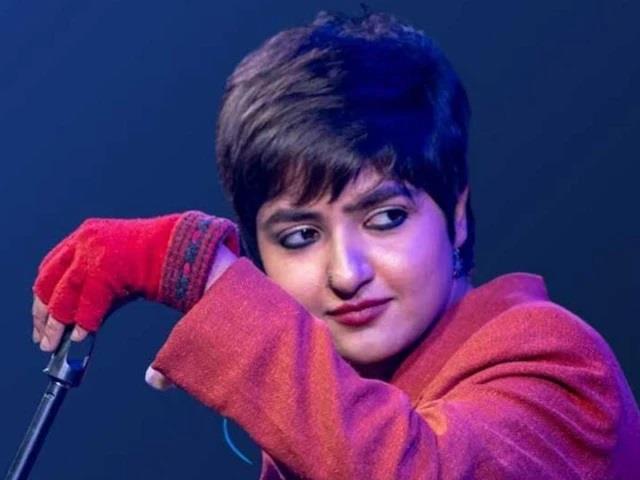 स्कूल में भजन गाने पर सिंगर से बदसलूकी, स्कूल मालिक ने की अजीब हरकत, गिरफ्तार