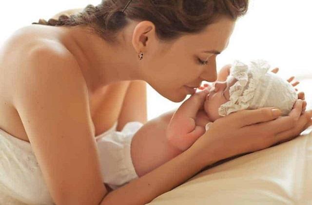 बच्चे को जन्म देने से क्या घट जाती है मां की उम्र? रिसर्च में हुआ चौंकाने वाला खुलासा