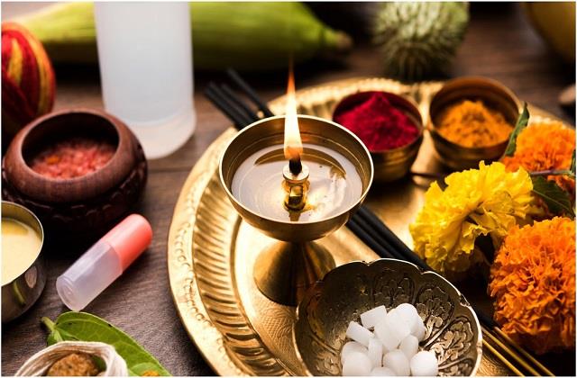 पूजा में कौन सी सामग्री दोबारा इस्तेमाल कर सकते हैं और कौन सी नहीं? जानें यहां