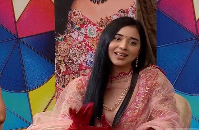 तान्या मित्तल ने कर दी सबकी बोलती बंद, दिखा दी अपनी किचन वाली लिफ्ट