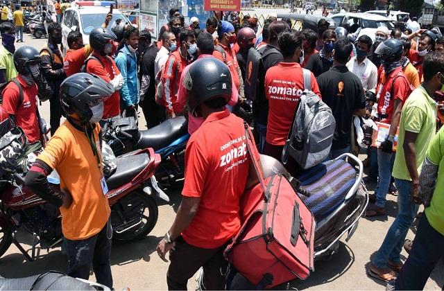 हड़ताल पर जाएगें Swiggy, Zomato, Amazon और Blinkit वाले, जानें कारण