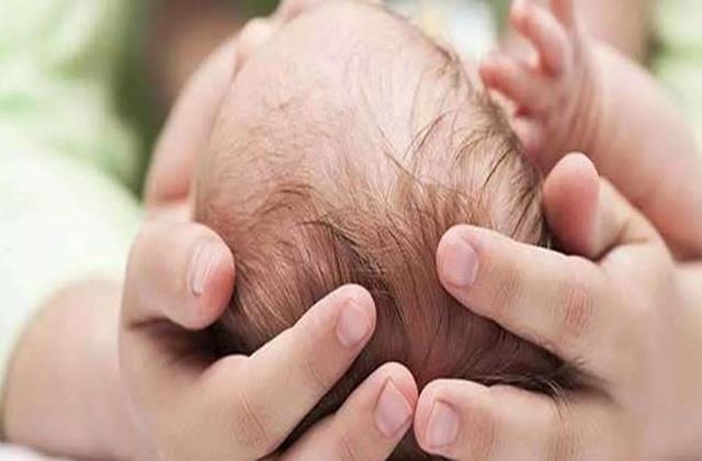 ये कैसी मां? बेटे को जन्म देकर बोली- फेंक दो इस कूड़े में