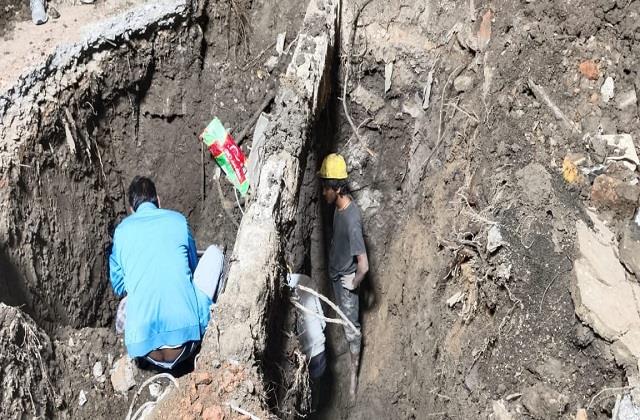 इंदौर में दूषित पानी मामले में बड़ा अपडेट: शौचालय के नीचे मिला लीकेज, यही बना था तबाही की वजह -amp
