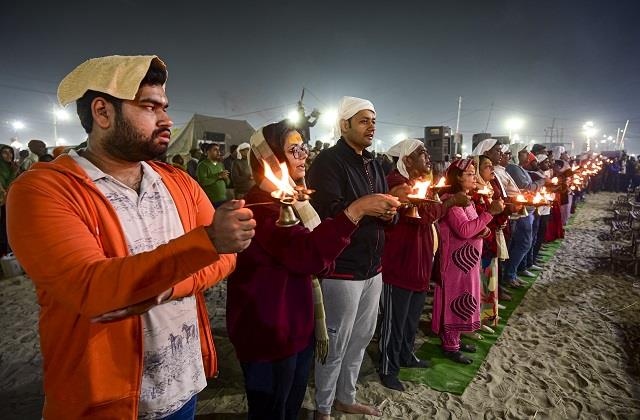 खुशी, शांति और ज्ञान... महाकुंभ में आकर बदली युवा भक्तों की सोच, संगम में डुबकी लगाते ही भूले सारे दुख-तकलीफ