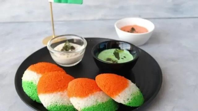 गणतंत्र दिवस पर बनाएं रंग-बिरंगी Tricolour Idli