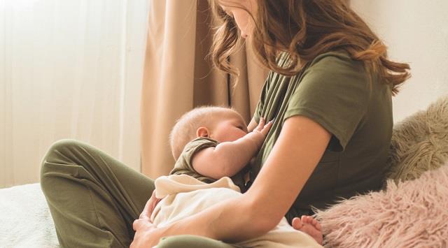 Breastfeeding करवाने वाली मांएं जरूर खाएं ये 5 Superfood, भरपूर बनेगा दूध