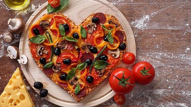 Valentine Day पर बनाएं ये हार्ट शेप पिज्जा
