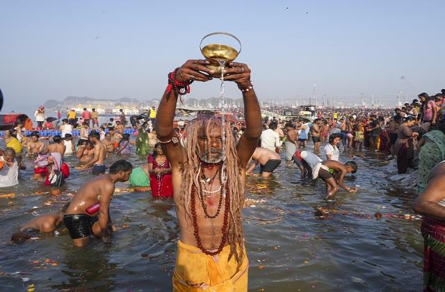 तंबुओं में तुलसी, तीन बार स्नान, एक बार भोजन... महाकुंभ की सबसे कठिन साधना के बारे  में जानें विस्तार से