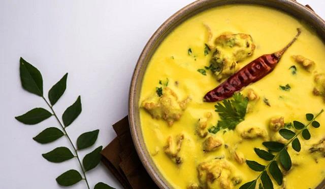 कढ़ी बनाएं इस खास तरीके से, एक बार खाए बार-बार बनवाएं