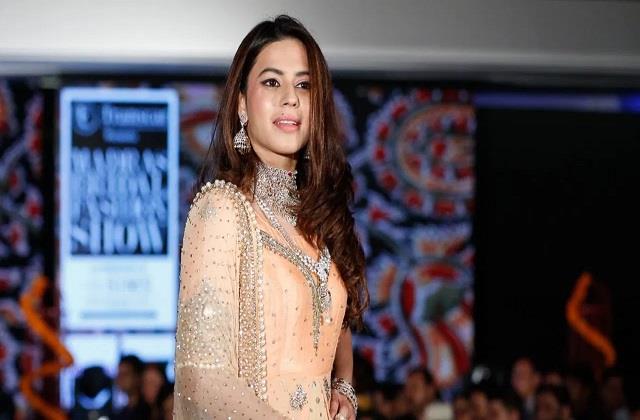 14 किलो गोल्ड की स्मगलिंग करती पकड़ी गई ये खूबसूरत एक्ट्रेस, पिता हैं  IPS officer