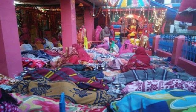 Navratri 2025: हिमाचल का मंदिर जहां जमीन पर सोने से संतान प्राप्ति का वरदान मिलता है!