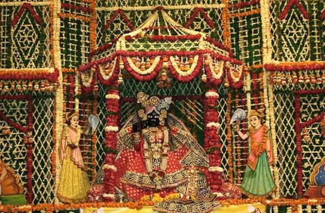'मुसलमान ही बनाएंगे ठाकुर जी के वस्त्र और मुकुट...' Banke Bihari मंदिर ने नहीं मानी ‘मुस्लिम बहिष्कार’ की मांग
