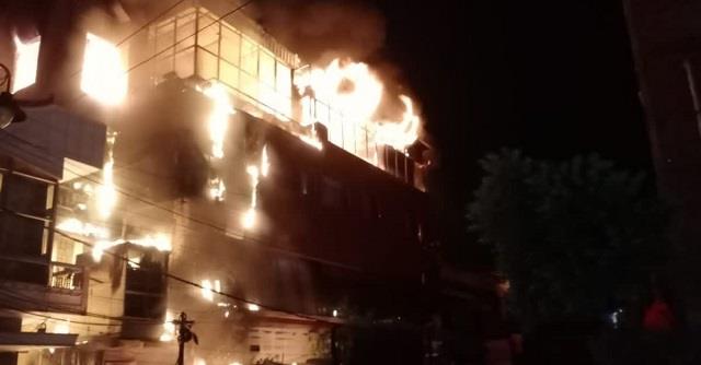 होटल में भीषण आग, 14 की मौत – रातभर मची रही चीख-पुकार और अफरा-तफरी