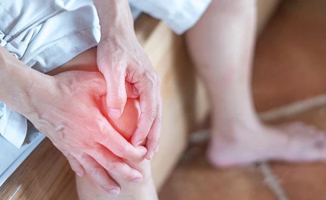 सुबह उठकर पी गई ये 3 चीजें यूरिन के रास्ते बाहर निकाल देती है Uric Acid