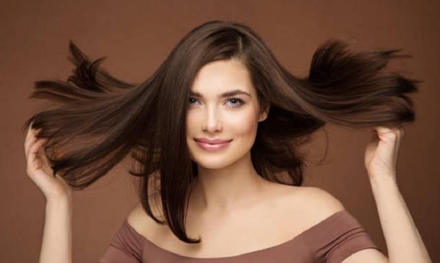 सिर्फ 30 मिनट में सफेद बाल होंगे Dark Brown, घर पर तैयार करें ये नेचुरल हेयर डाई