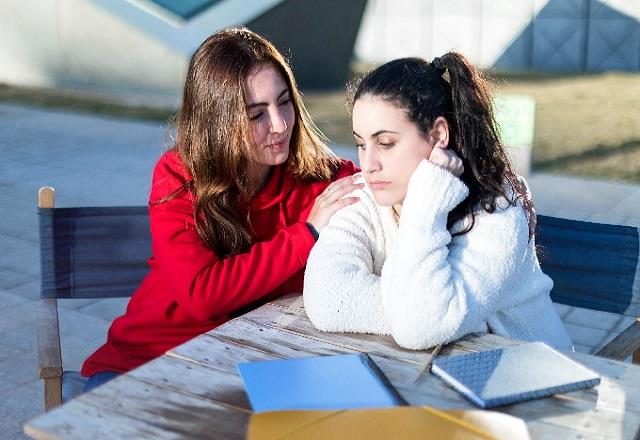 न बहुत जल्दी न बहुत लेट.... बच्चे से शारीरिक बदलावों के बारे में बात करने की ये है सही उम्र