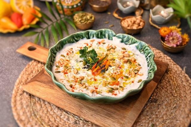 मिनटों में बनाएं लौकी का रायता, गर्मियों में सेहत का सुपरफूड