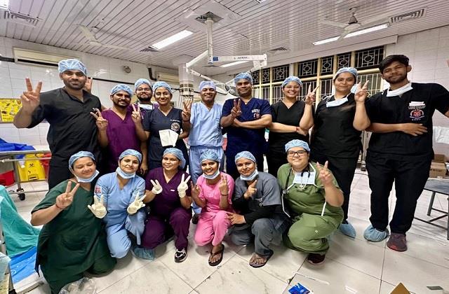 बच्ची के गर्दन से दिमाग तक घुसी 8 CM लंबी कील, डॉक्टरों ने यूं दी नई जिंदगी