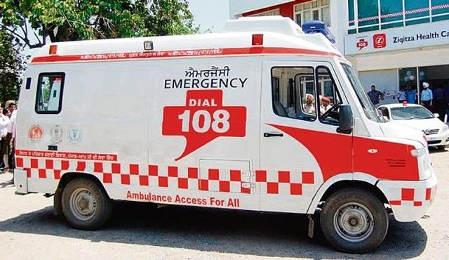 मां के जन्मदिन पर शुरू की फ्री एंबुलेंस सेवा, अब बना रहे हैं 40 लाख का वृद्धाश्रम