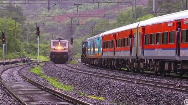 भारत-पाक तनाव का असर: दिल्ली-पंजाब रूट की 24 ट्रेनें रद्द, कई ट्रेनों का रूट बदला