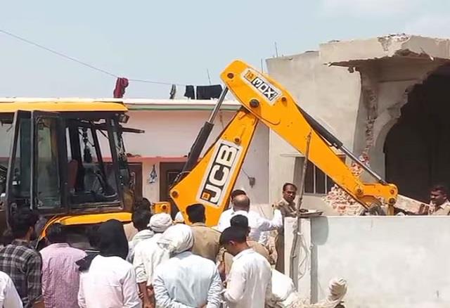 यूपी में 350 से ज्यादा अवैध मस्जिद-मदरसों पर चला बुलडोजर, सरकार का कड़ा एक्शन
