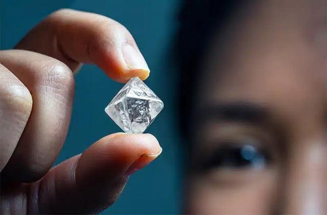 सोना-चांदी नहीं अब है हीरे का जमाना,  2030 तक डबल हो जाएगी  Diamond Jewellery की डिमांड !