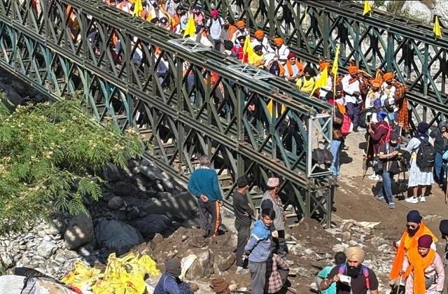 निशान साहिब संग श्रद्धालुओं का पहला जत्था श्री हेमकुंड साहिब के लिए रवाना, इस दिन खुलेंगे कपाट