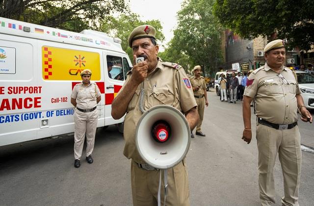पुलिस कर्मियों की छुट्टियां रद्द, स्कूल हुए बंद...  'ऑपरेशन सिंदूर' के बाद अलर्ट मोड पर पंजाब और राजस्थान