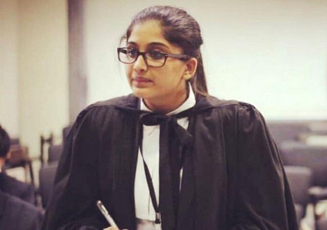 इस एक्ट्रेस के साथ सुप्रीम कोर्ट में हुई छेड़छाड़, जज के सामने ही Lawyer करता रहा गंदी हरकत