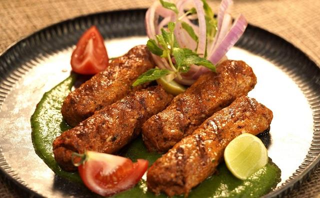 घर पर बनाएं रेस्टोरेंट जैसे लाजवाब चिकन सीख कबाब, इस आसान रेसिपी से