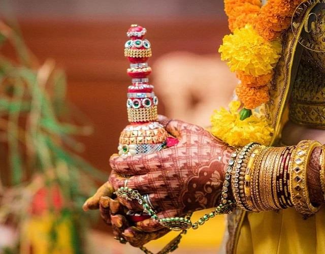 सामूहिक विवाह योजना में अब कन्याओं को उपहार में मिलेगी 'सिंदूरदानी', योगी सरकार ने लिया फैसला