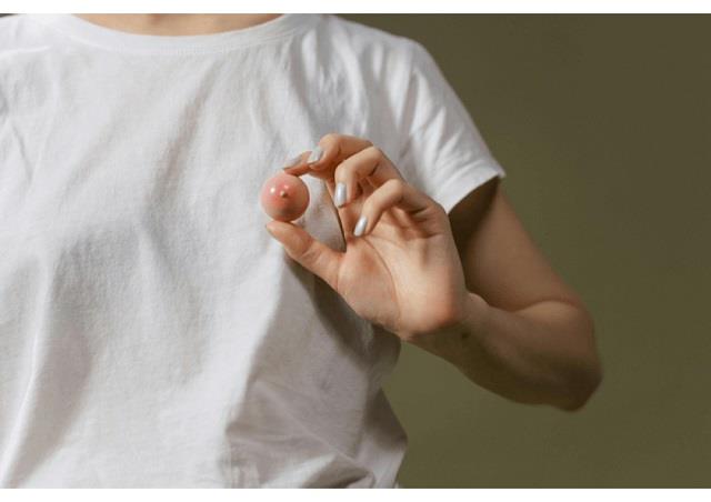 ब्रेस्ट में गांठ दिखे तो घबराएं नहीं, जानिए कब ज़रूरी है डॉक्टर से मिलना